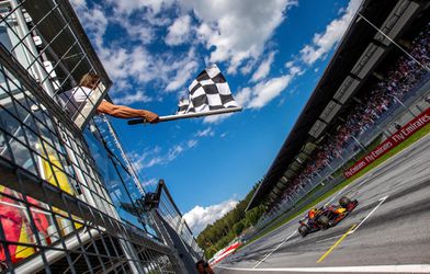 Teambaas Horner supertrots op Max Verstappen: 'Hij reed een zeer, zeer volwassen race'
