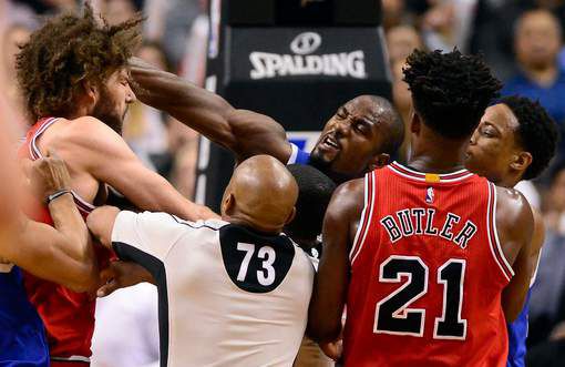 NBA-duel tussen Toronto en Bulls verandert in stevig potje knokken (video)