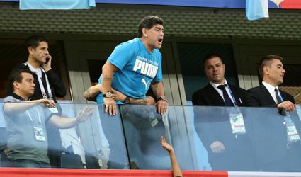 Diego Maradona: Dorpsgek eerste klas, of over-emotionele voetballiefhebber? (poll)
