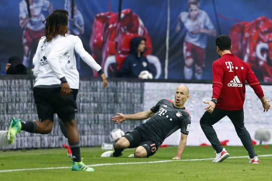 Robben bezorgt Bayern zege in knotsgekke topper tegen Leipzig