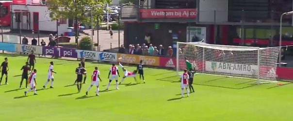 Ajacied Timber scoort ziek atletische omhaal tegen FC Utrecht O19 (video)