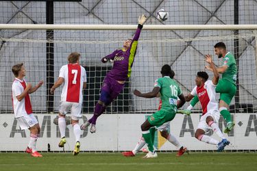 Jay Gorter staat enorm sterk te keepen: 'Voor einde van het seizoen 1e keeper van Ajax 1'