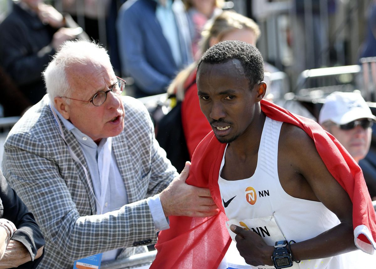 Nageeye aast in Amsterdam op NL's record op marathon