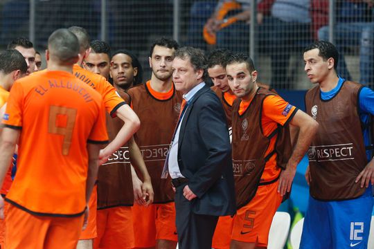 Zaalvoetballers laten in tweede helft niets heel van Belgen