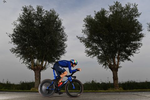 Belgische pech: tijdritmonster Ganna kaapt wereldtitel weg voor neus Van Aert en Evenepoel
