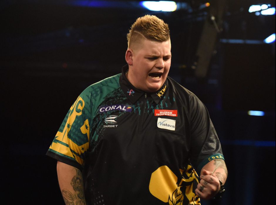Na een jaar vol visumgezeik mag Corey Cadby eindelijk volledig darten bij de PDC