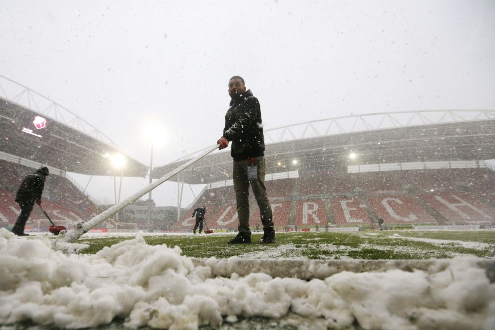FC Utrecht-Feyenoord gaat niet door vanwege dik pak sneeuw, Sparta-Vitesse ook afgelast