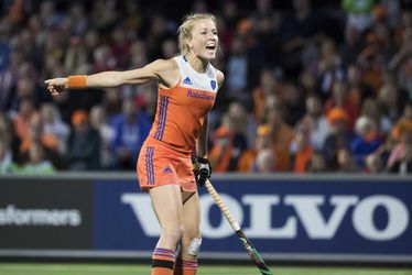 Hockeyinternational Van den Assem ziet zus voor het eerst in 14 maanden (video)