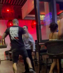 🎥 | Voormalig Glory-vechter Joe Schilling hoekt dronken man keihard neer in bar