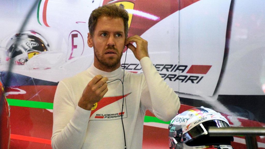 'FIA start onderzoek naar scheldpartij Vettel over wedstrijdleider'