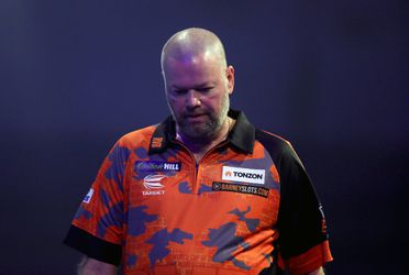 Raymond van Barneveld na 2 goeie dagen op Q-School op dag 3 meteen in 1e ronde eruit tegen onbekende Zwitser