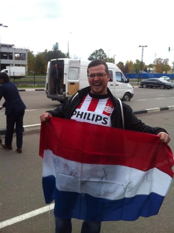 Russische PSV-fan Gorbatsjov begroet zijn club in Rostov