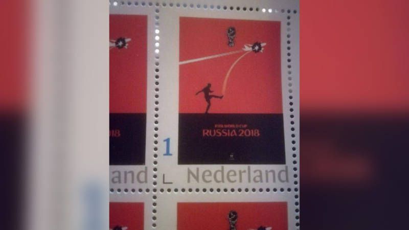 WK voetbal in Rusland met MH17-drama combineren tot bizar postzegel-ontwerp? Dom idee!
