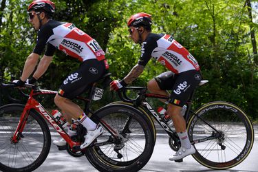🎥 | Giro: Caleb Ewan sprint naar 2e etappezege, Attila Valter behoudt roze trui