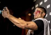🎥 | Telefoon herkent Rico Verhoeven niet door blauwgeslagen oog