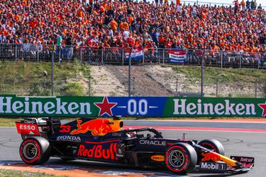 🎥 | SMULLEN! Kijk hier nog een keer naar hoe Max Verstappen pole greep in Zandvoort