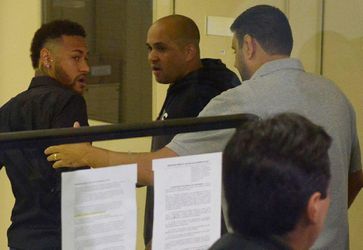 Neymar meldt zich bij politie voor verkrachtingszaak