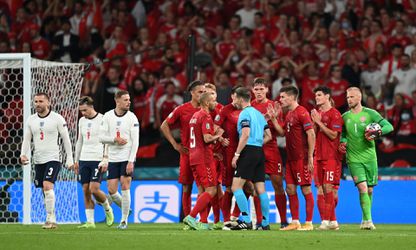 Danny Makkelie krijgt ervan langs: 'Denemarken is bedrogen, dit was geen penalty'
