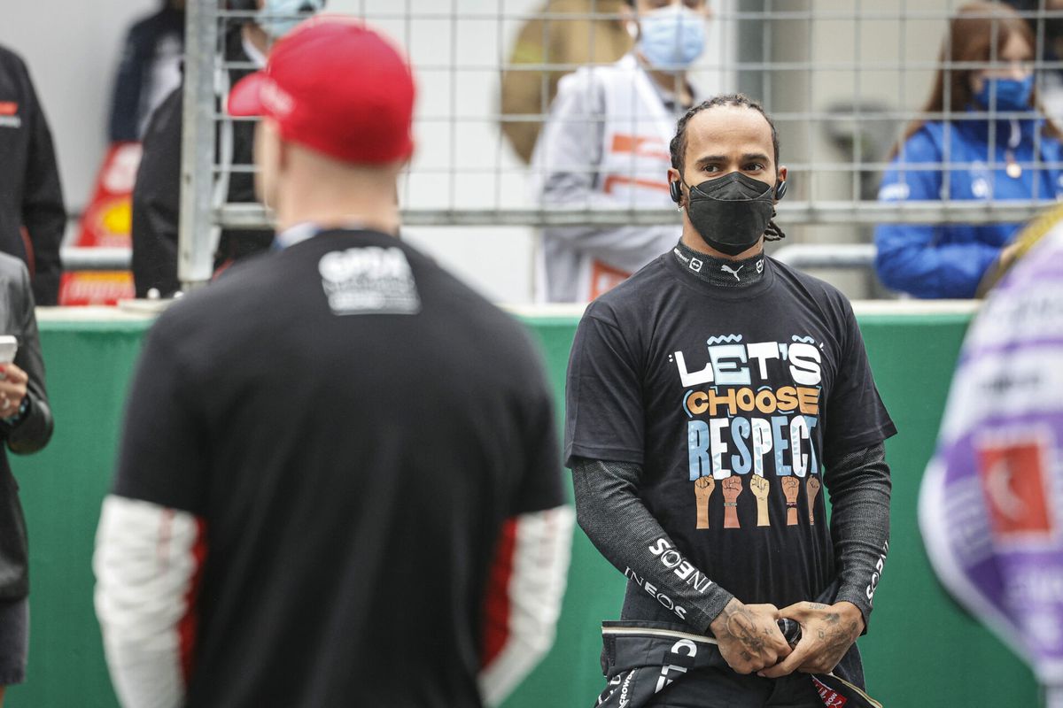 Lewis Hamilton is niet boos op zijn team na GP van Turkije: 'Dat is gewoon niet waar'