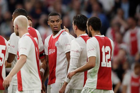 Ajax lijkt klaar voor Johan Cruijff Schaal na voetbalshow tegen Leeds United