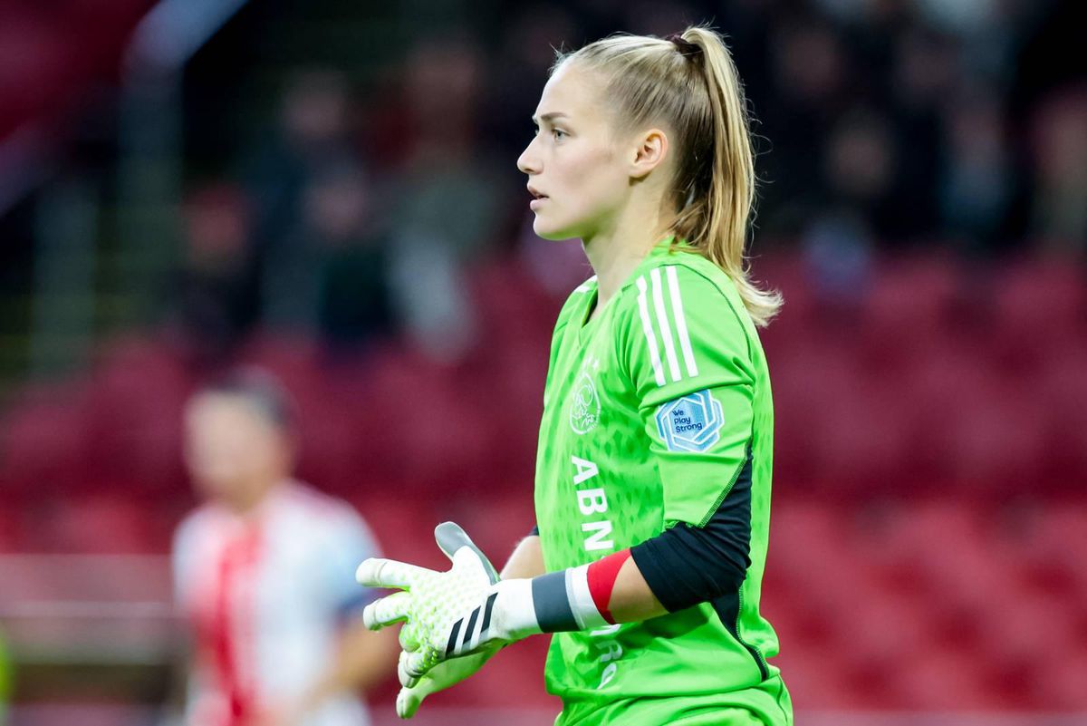 Van held naar 'sukkel': Ajax Vrouwen-keepster Regina van Eijk over haar 'wanprestatie'