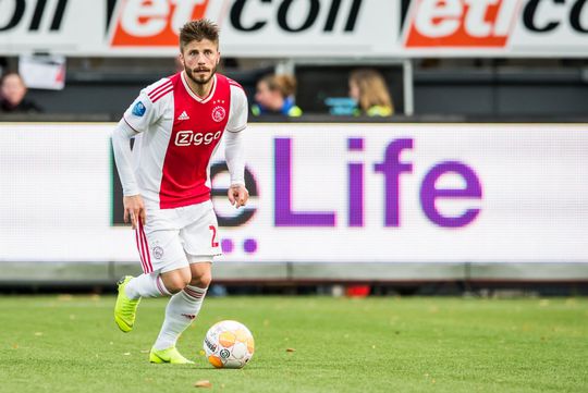 Schöne verlengt contract bij Ajax: 'Ik ben blij dat ik nog een jaar mag blijven'