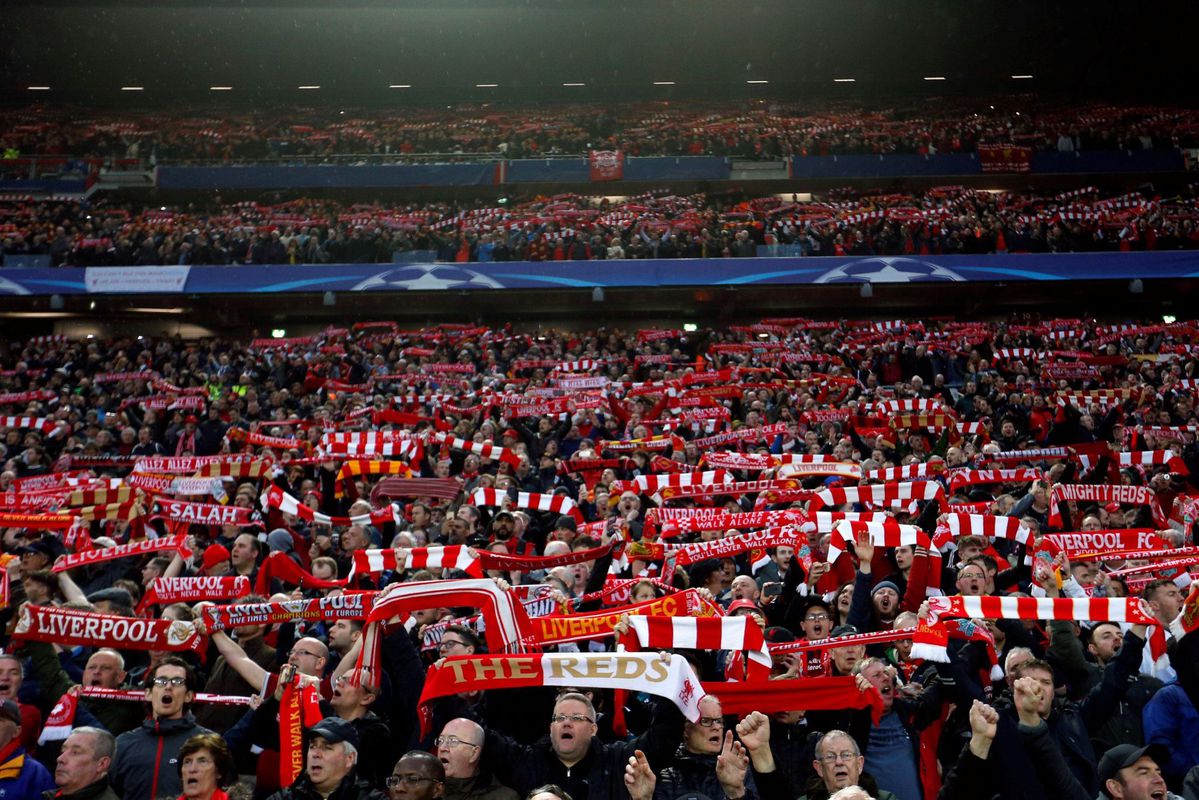 Roma-supporters verdacht van poging tot moord na ernstige mishandeling bij Liverpool-fan