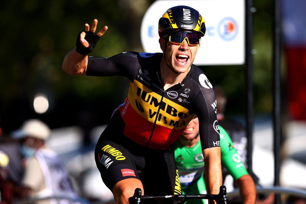 Wout van Aert houdt Mark Cavendish van recordzege en boekt op slotdag 3e ritzege in Tour