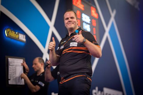 Dirk van Duijvenbode genomineerd voor 'darter van het jaar', en jij kunt 'm aan die prijs helpen