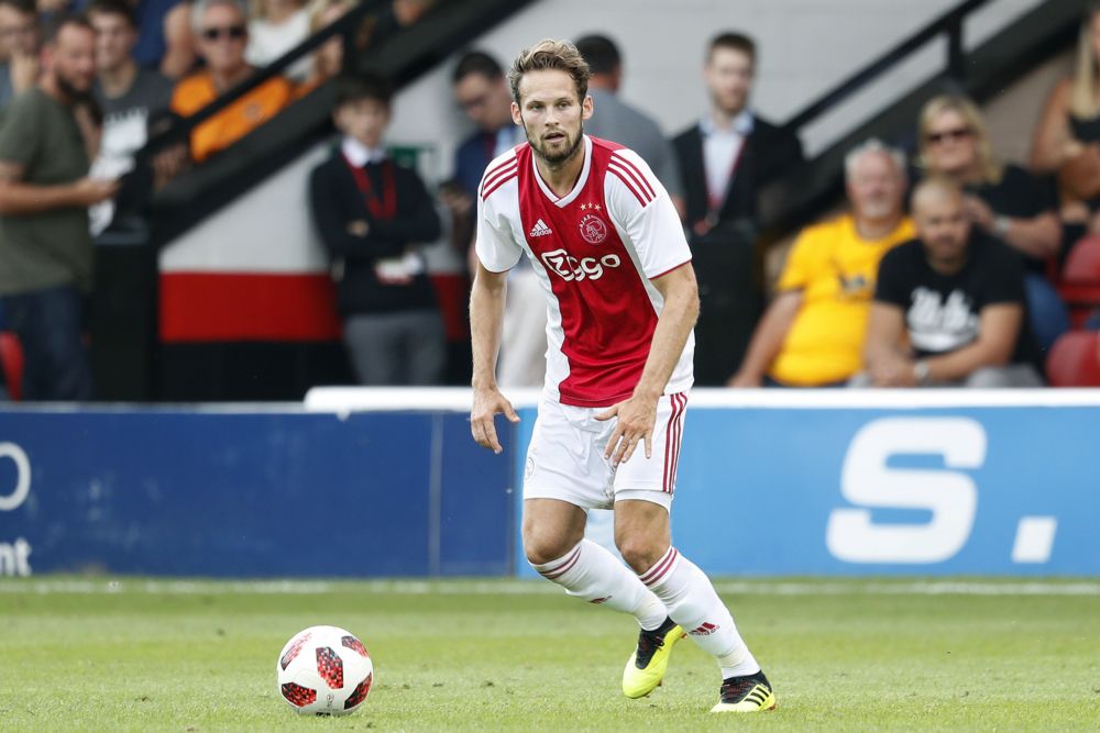 Lief! Vaclav Cerny staat zijn rugnummer 17 vrijwillig af aan Daley Blind