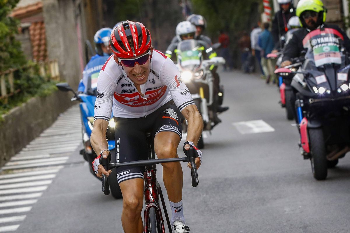 Mollema door het dolle na zege in Lombardije: 'Deze race winnen is ongelofelijk'