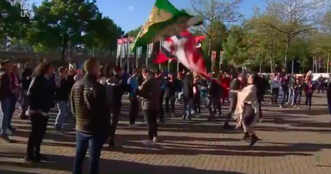 🎥 | Sparta-fans zwaaien ploeg uit voor wedstrijd tegen Feyenoord