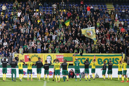 Fortuna-supporters na 1 minuut in elkaar gerost bij freefight Zweden