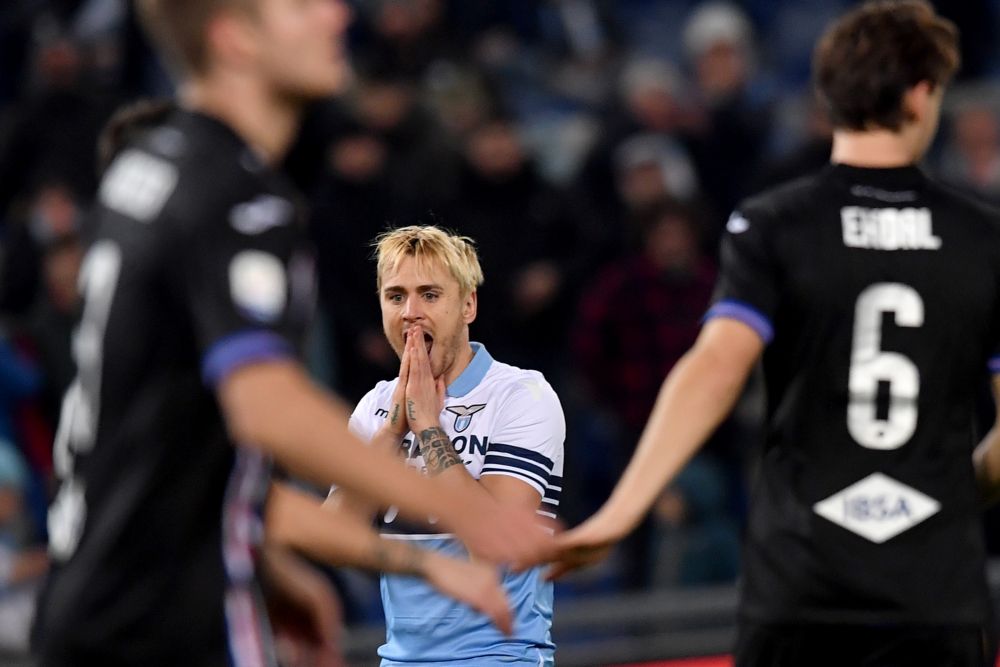Gekkenhuis in slotfase tussen Lazio en Sampdoria eindigt met gelijkspel