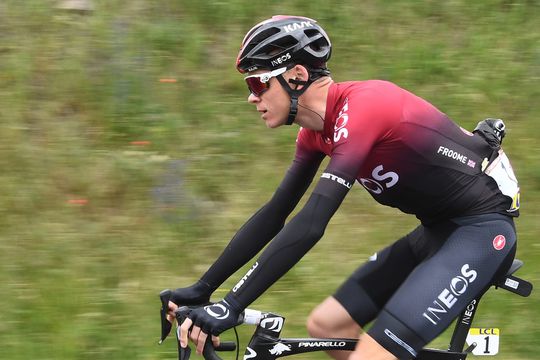 Officieel: geen Tour de France voor Chris Froome na val bij verkenningstochtje