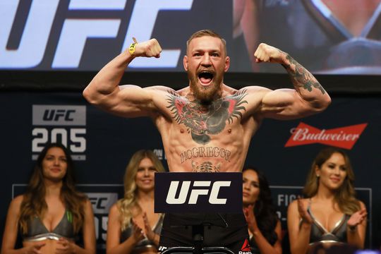 McGregor agressief: 'Ik geef geen hol om Floyd Mayweather'