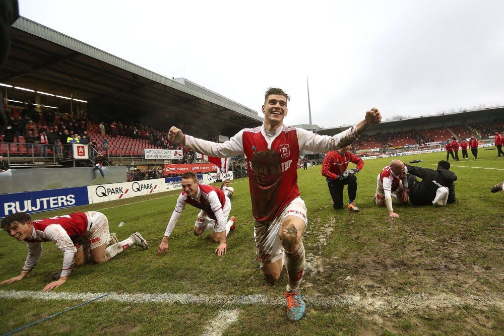 Wie zien we volgend jaar in de Eredivisie: de Sjengen of de Koempels? (video's + poll)