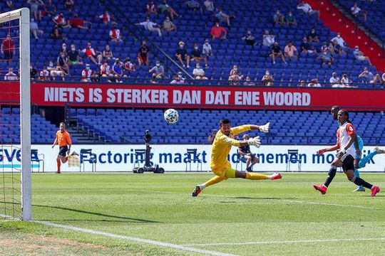 Advocaat krijgt zijn zin: Feyenoord mag tegen FC Twente 2000 fans meer toelaten