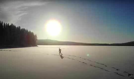 ❄ | Pijnlijk! Maffe YouTuber heeft SMERIGE BLAREN nadat hij hardloopt in -20 graden