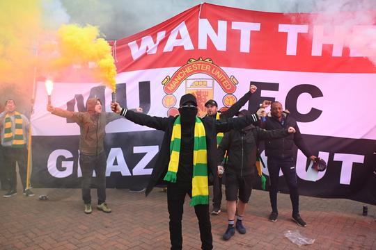 Waarom de wedstrijd Manchester United - Liverpool is uitgesteld (en zondag ook niet doorgaat)
