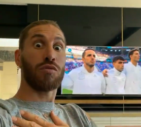 😂 | Supporter Sergio Ramos steunt Spanje en gaat wild tijdens volkslied: 'Vamos!'