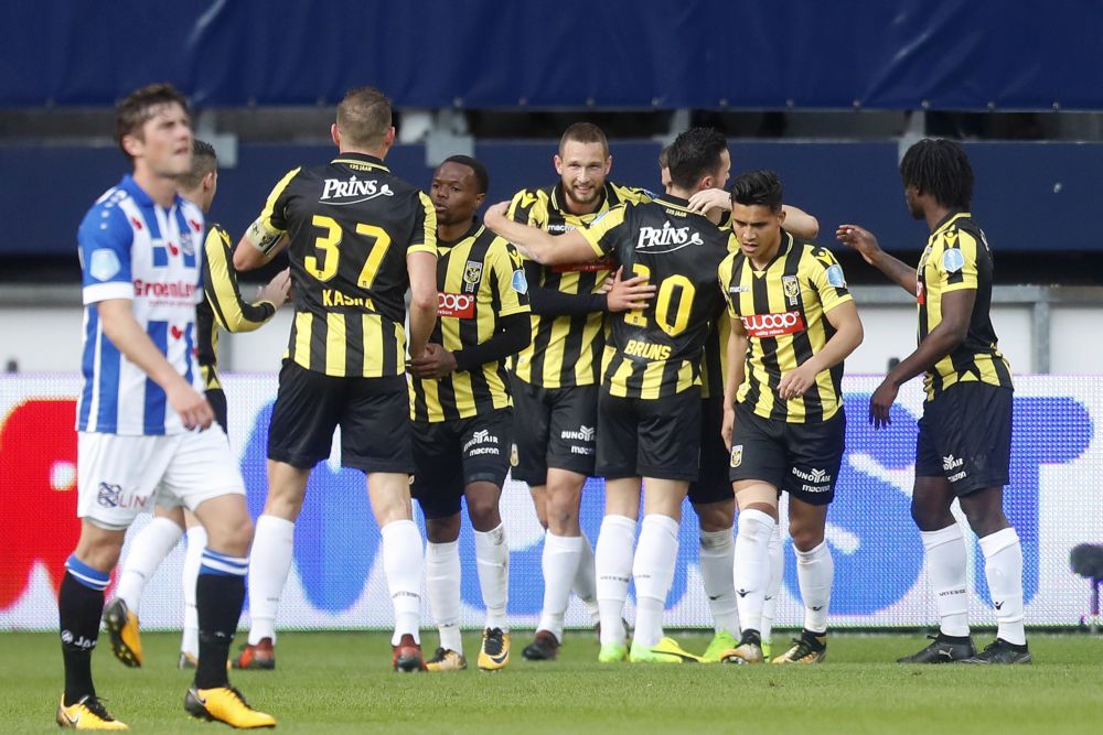 Vitesse wint onverwacht makkelijk en ruim op bezoek bij Heerenveen