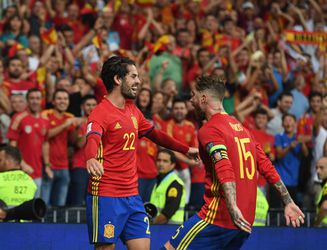 Weergaloze Isco leidt Spanje langs Italië (video's)