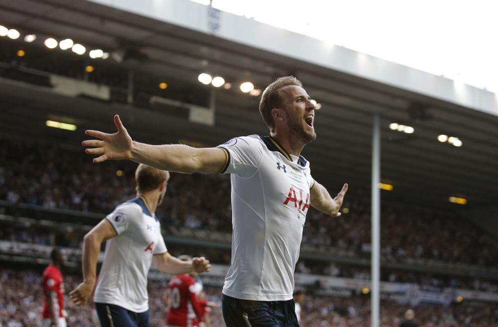 Tottenham sluit tijdperk White Hart Lane af in stijl: heel seizoen ongeslagen (video's)