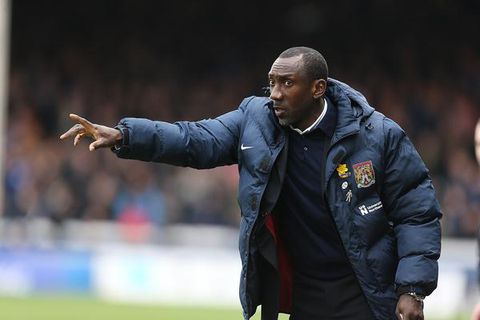 Hasselbaink keert na 5 jaar terug als coach bij Burton Albion