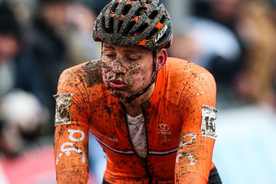 Van der Poel één seconde langzamer dan profcoureur: 'Die jongen heeft talent!'