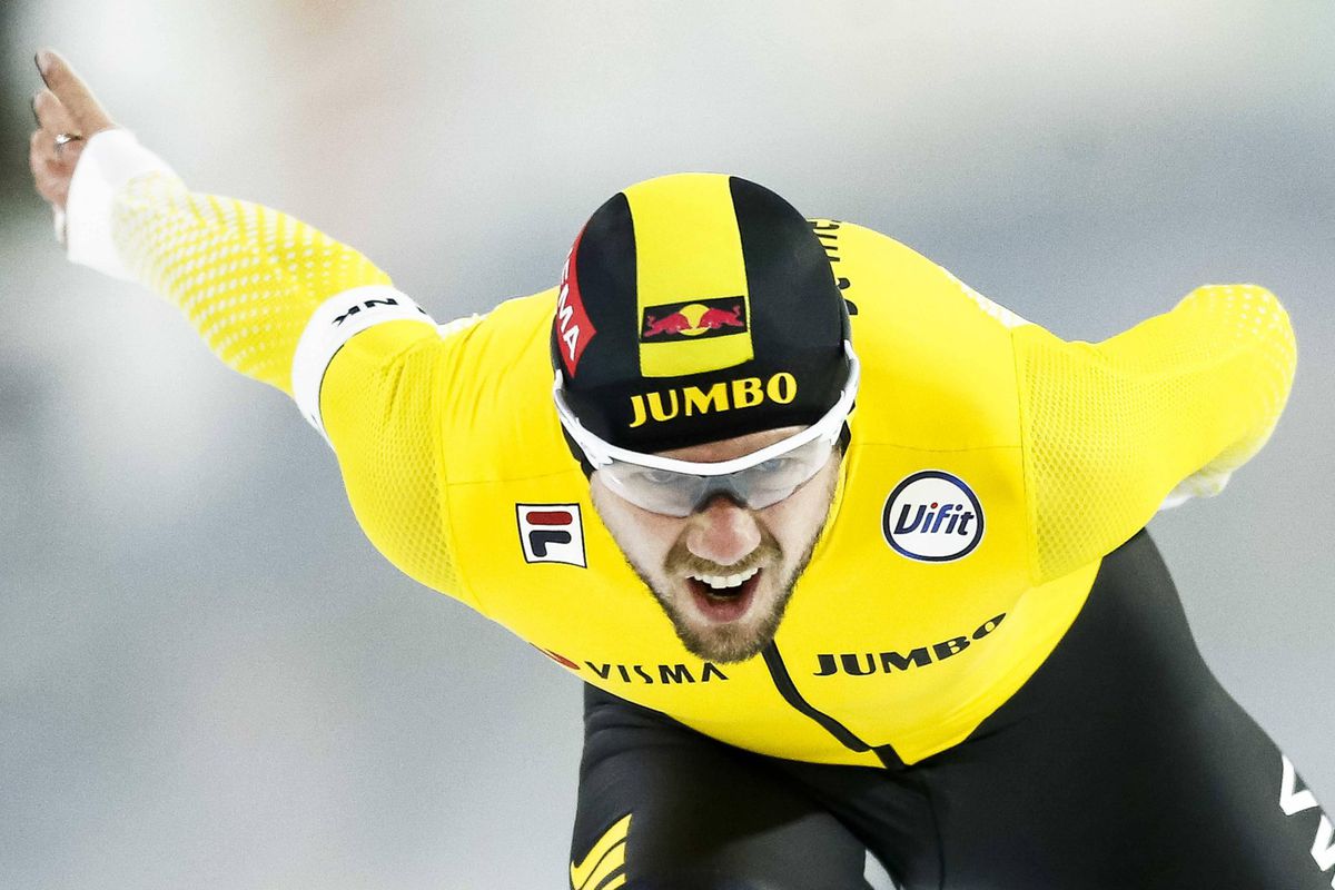 Nederlandse schaatsers zitten uren vast op vliegveld Calgary