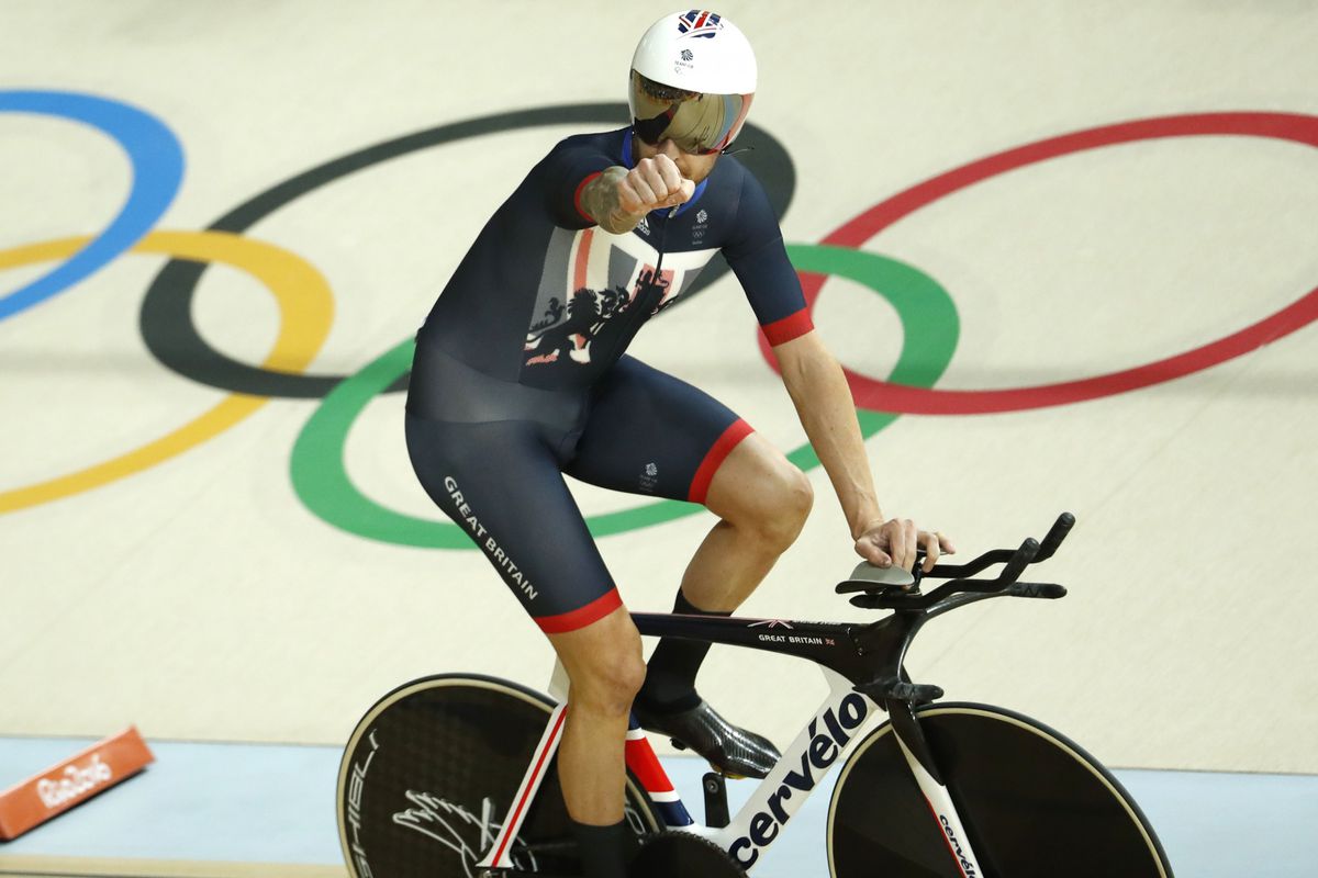 Sir Bradley Wiggins schrijft geschiedenis met nieuwe gouden medaille