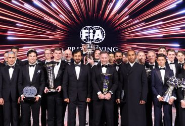 🏆 | FIA Gala: WK-beker voor Max Verstappen, ook Oscar Piastri en Fernando Alonso in de prijzen