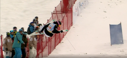 🎥 | Flinke klap op WK Moguls: 19-jarige Zweed vliegt de hekken in